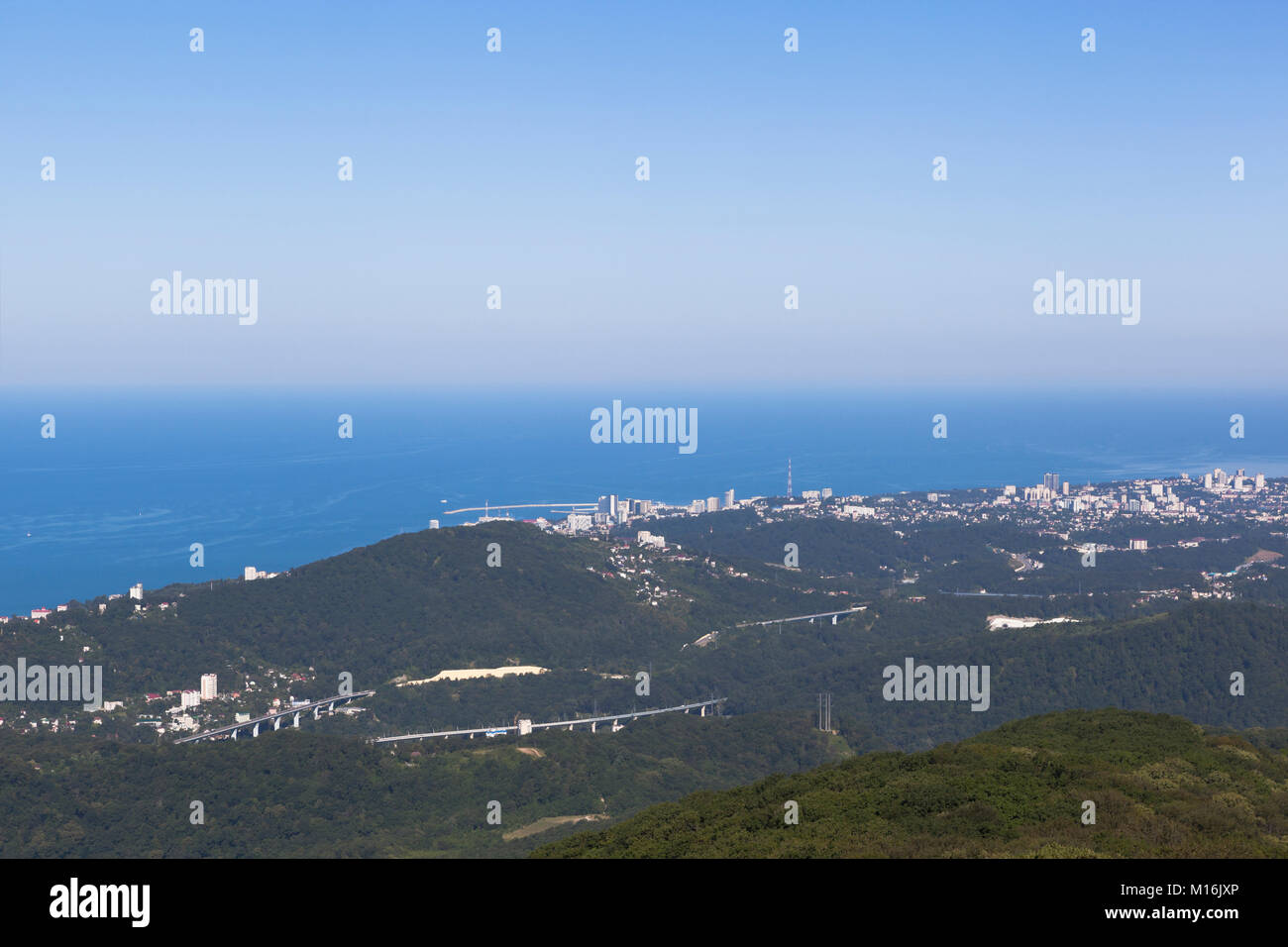 Vue de la ville de Sotchi de la montagne Big d'Ahun, dans la région de Krasnodar, Russie Banque D'Images