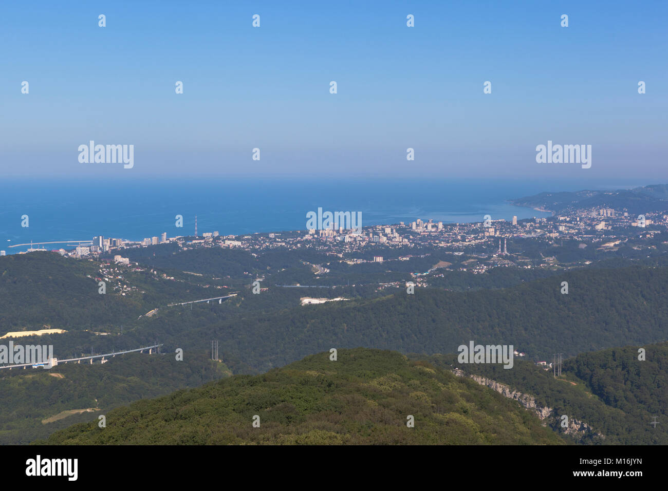 Vue de la ville de Sotchi de la montagne Big d'Ahun, dans la région de Krasnodar, Russie Banque D'Images