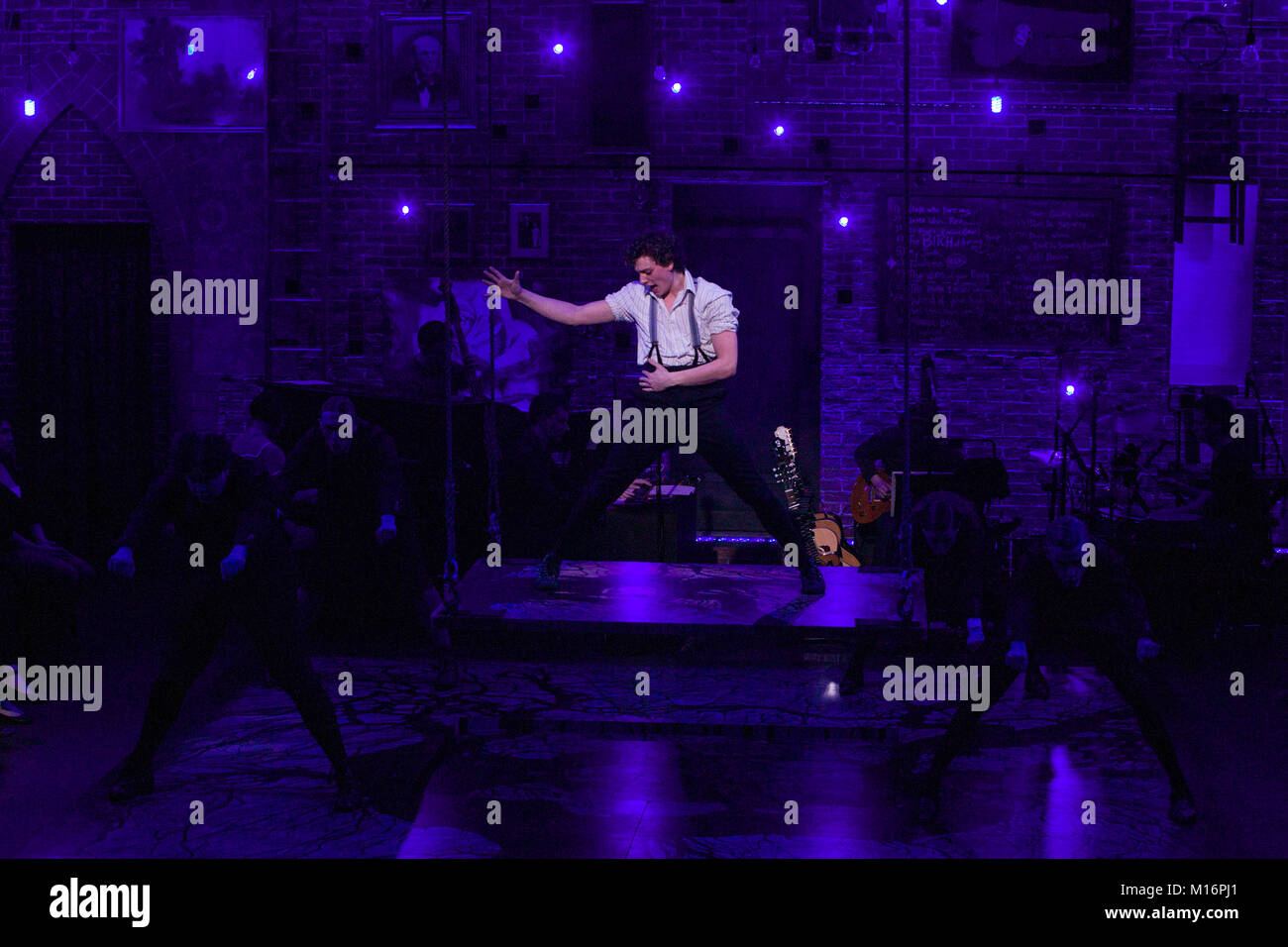 Sur la photo : Aneurin Barnard. Spring Awakening - the musical par Duncan Sheik (musique) et Steven frison saterois (livre/lyrics) est dirigé par Michael Mayer au Lyric Theatre à Hammersmith/Londres. Il est basé sur la pièce de Frank Wedekind. Banque D'Images