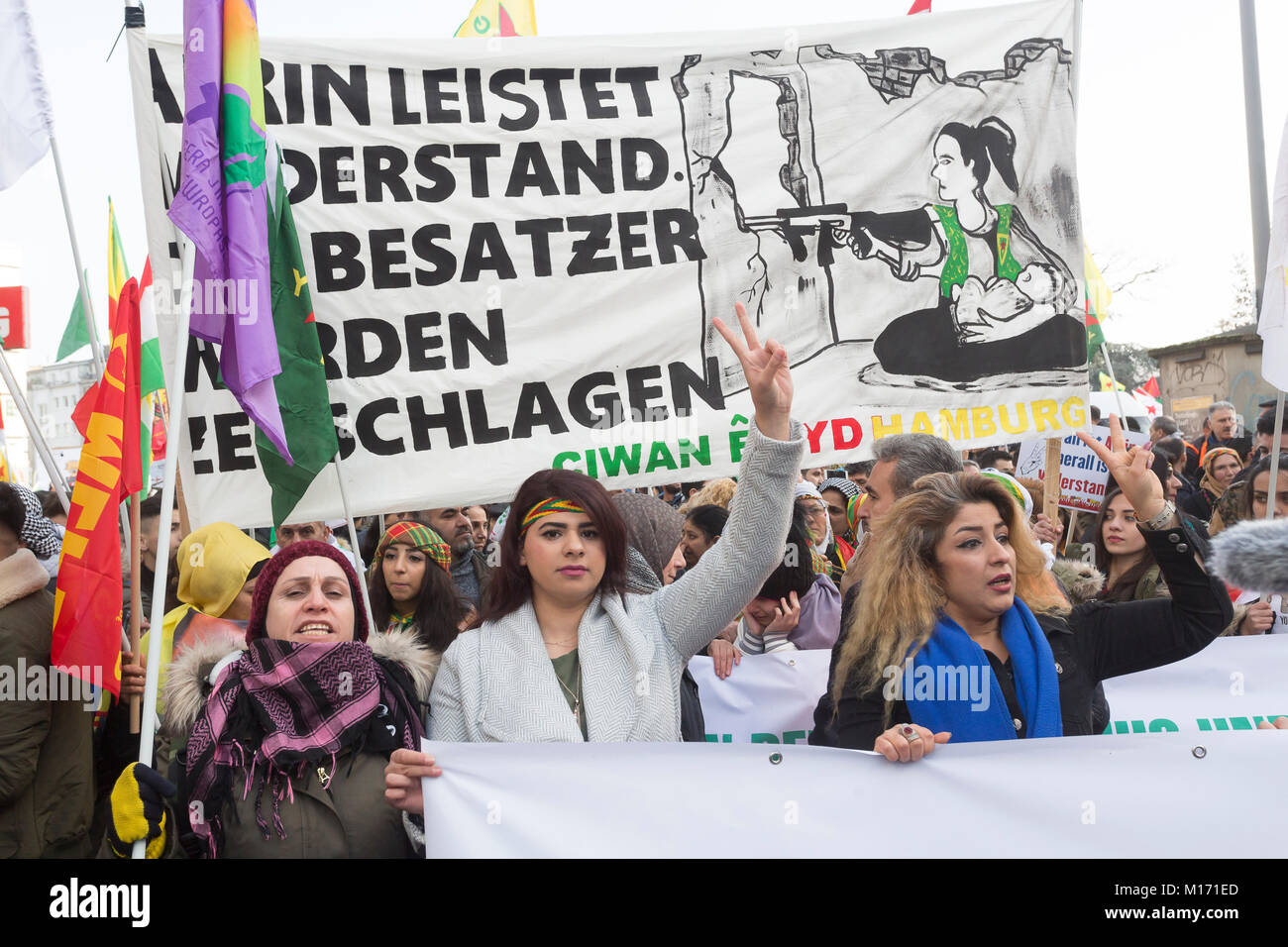 Cologne, Allemagne. 27 janvier, 2018. Environ 20 000 Kurdes protester contre l'offensive militaire turque dans le nord de la Syrie dans le centre-ville de Cologne Crédit : Guido Schiefer/Alamy Live News Banque D'Images