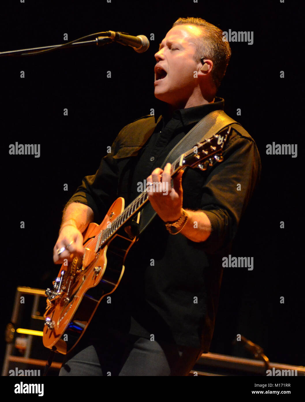 Ann Abor, Michigan, USA. 26 janvier, 2018. Jason Isbell effectue au cours de l'Ann Arbor Folk Festival à Hill Auditorium à Ann Abor, au Michigan. Ricky Bassman/CSM/Alamy Live News Banque D'Images