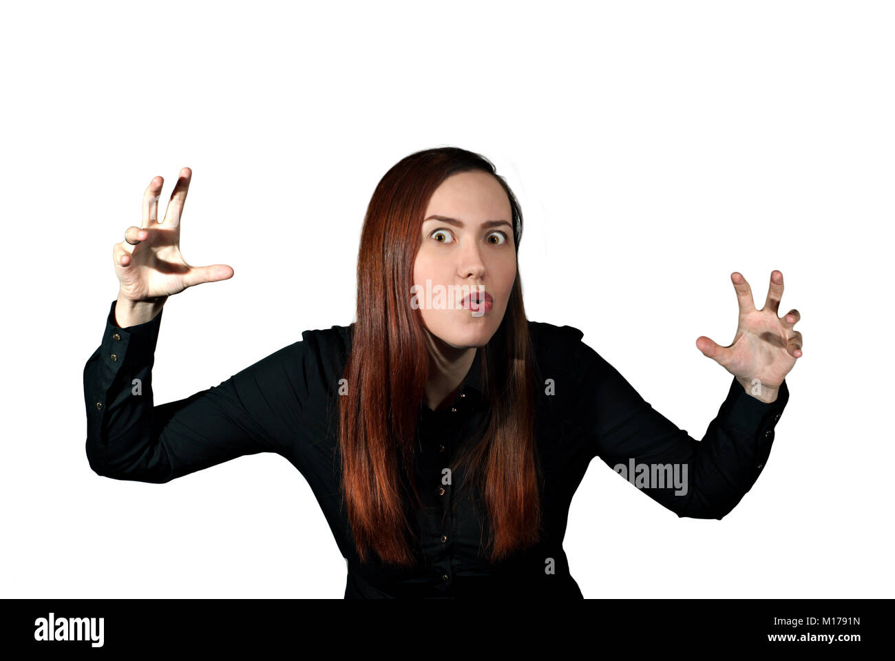 Fille Sur Un Fond Blanc Le Spectateur Fait Peur De Prendre Une Pose Menacante Et Faisant Un Visage Terrible Photo Stock Alamy
