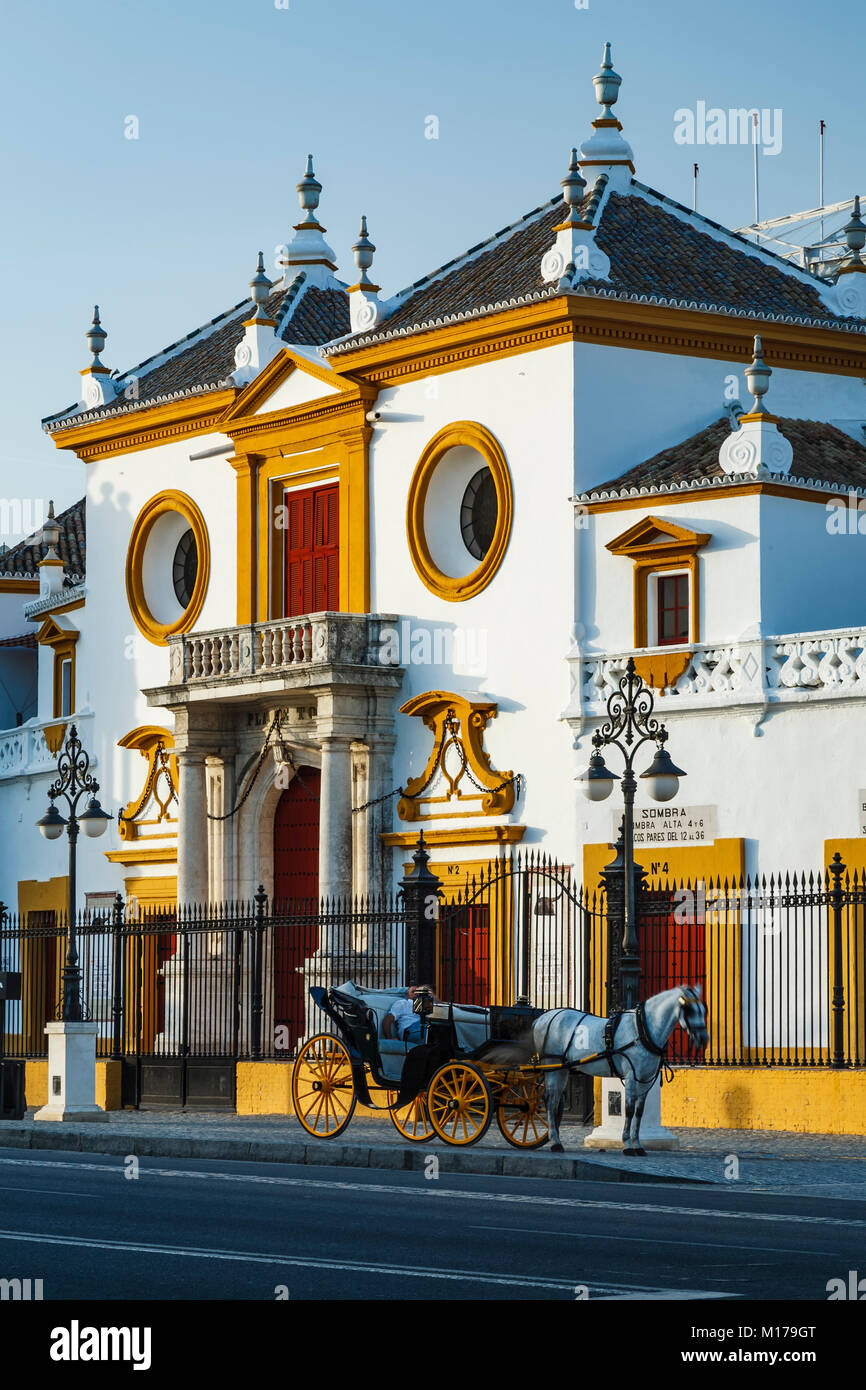 Entrée principale et de la calèche, la Plaza de Toros (arènes) La Maestranza, Séville, Espagne Banque D'Images
