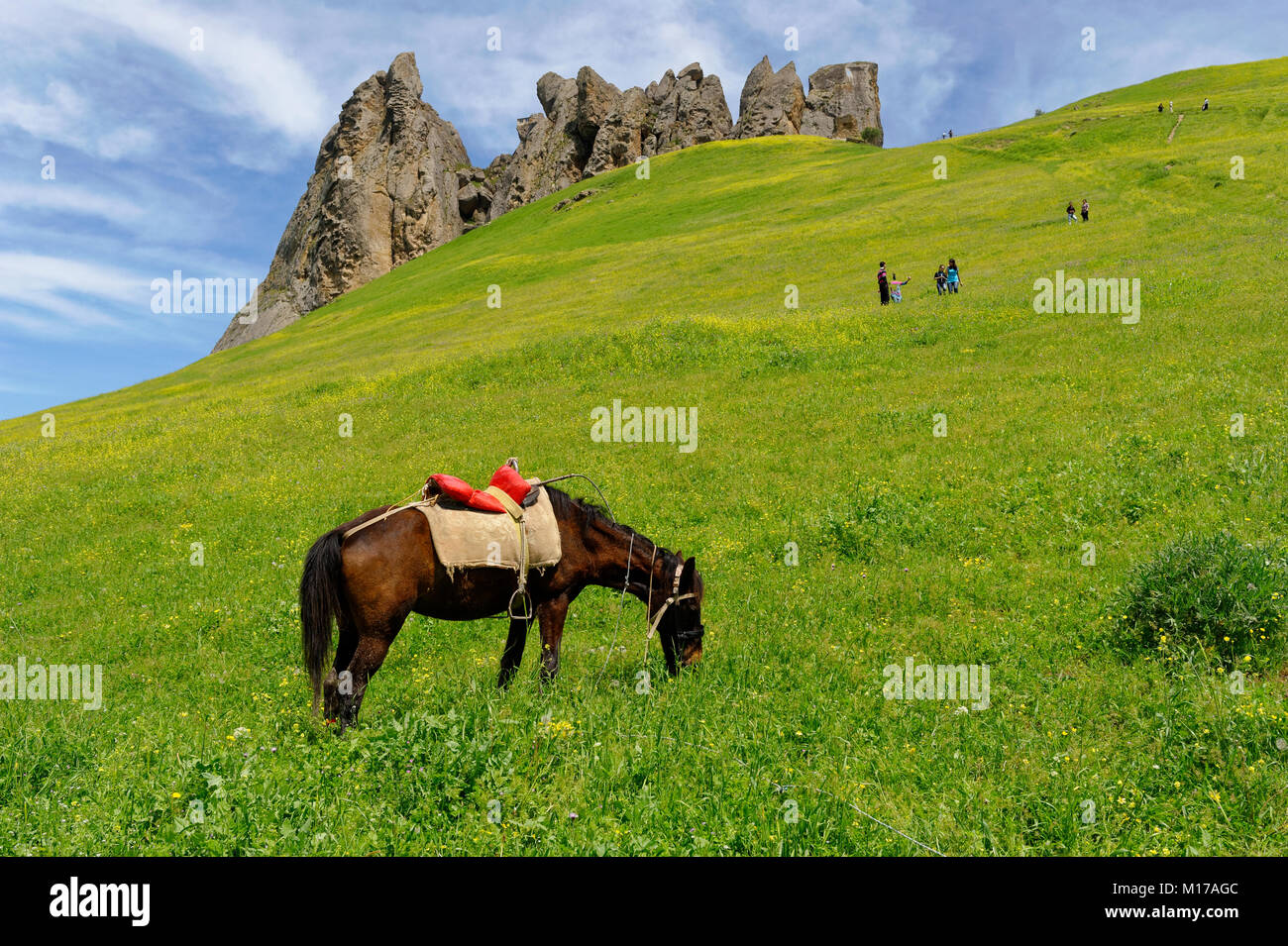 Une calèche près du doigt Besh Barmag ou cinq Mountain, près de Bakou, en Azerbaïdjan. Banque D'Images