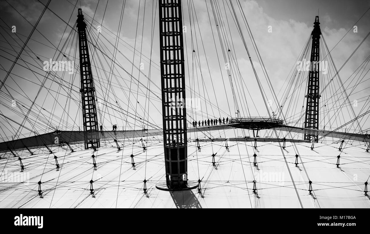 L'O2 Arena, anciennement le Millennium Dome, Docklands Londres Angleterre Vue de la Tamise Banque D'Images