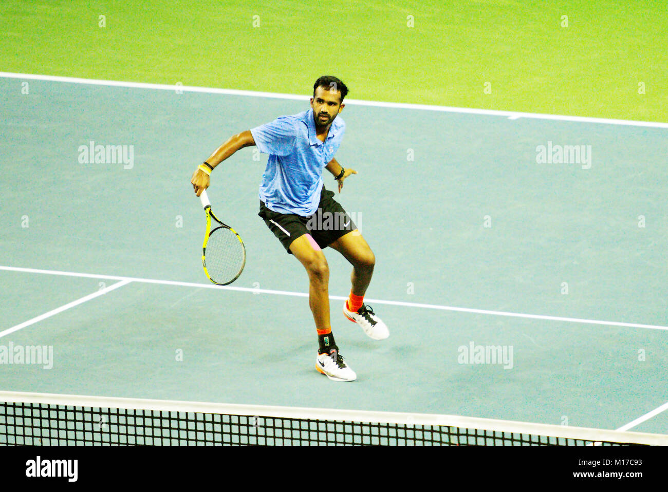 Pune, Inde. 2e janvier 2018. Arjun Kadhe de l'Inde, dans l'action dans le premier tour de l'Open de Tennis de Tata Maharashtra. Banque D'Images