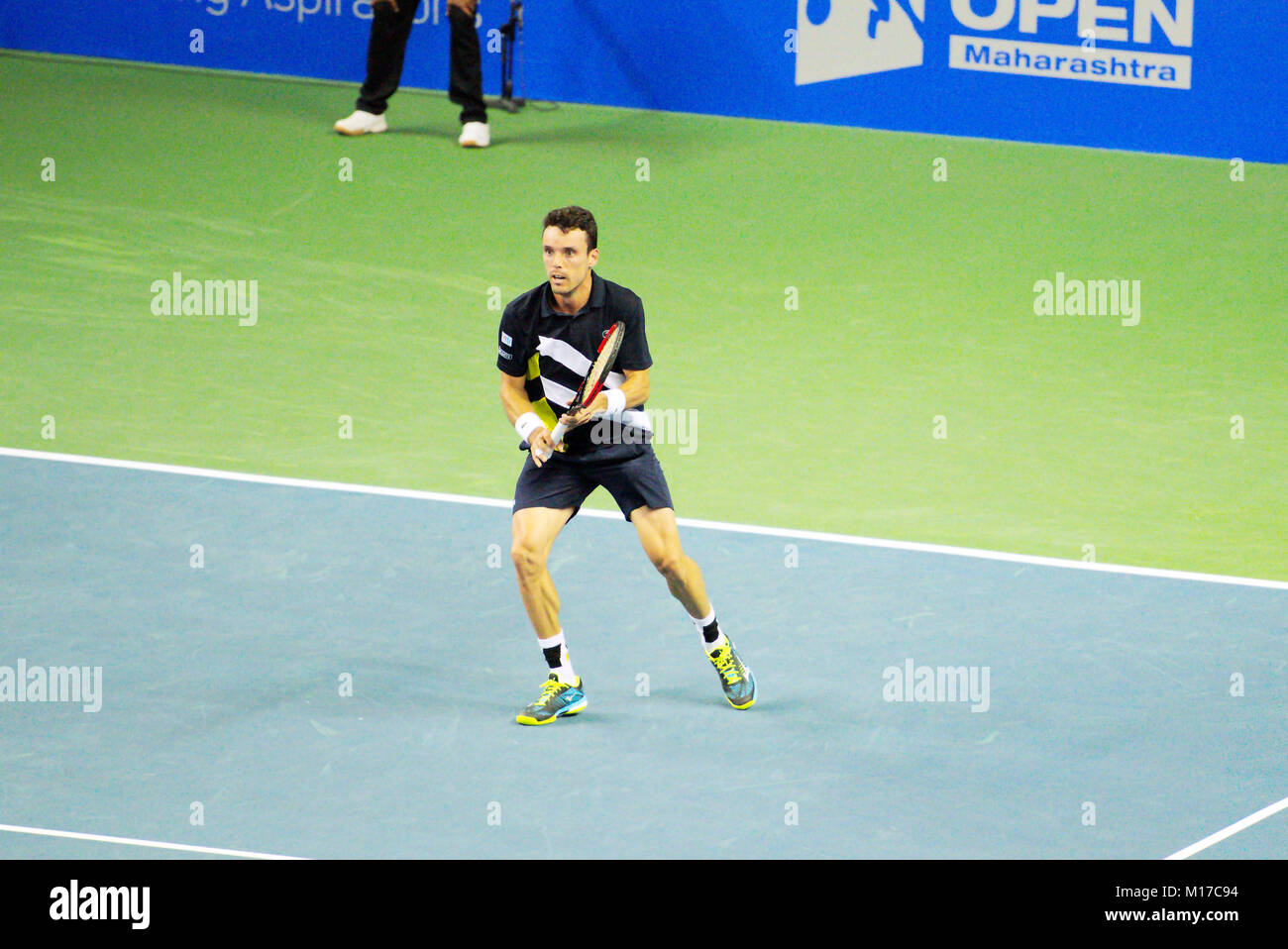 Pune, Inde. 3e janvier 2018. Roberto Bautista Agut d'Espagne, dans l'action dans le deuxième tour de l'Open de Tennis de Tata Maharashtra. Banque D'Images