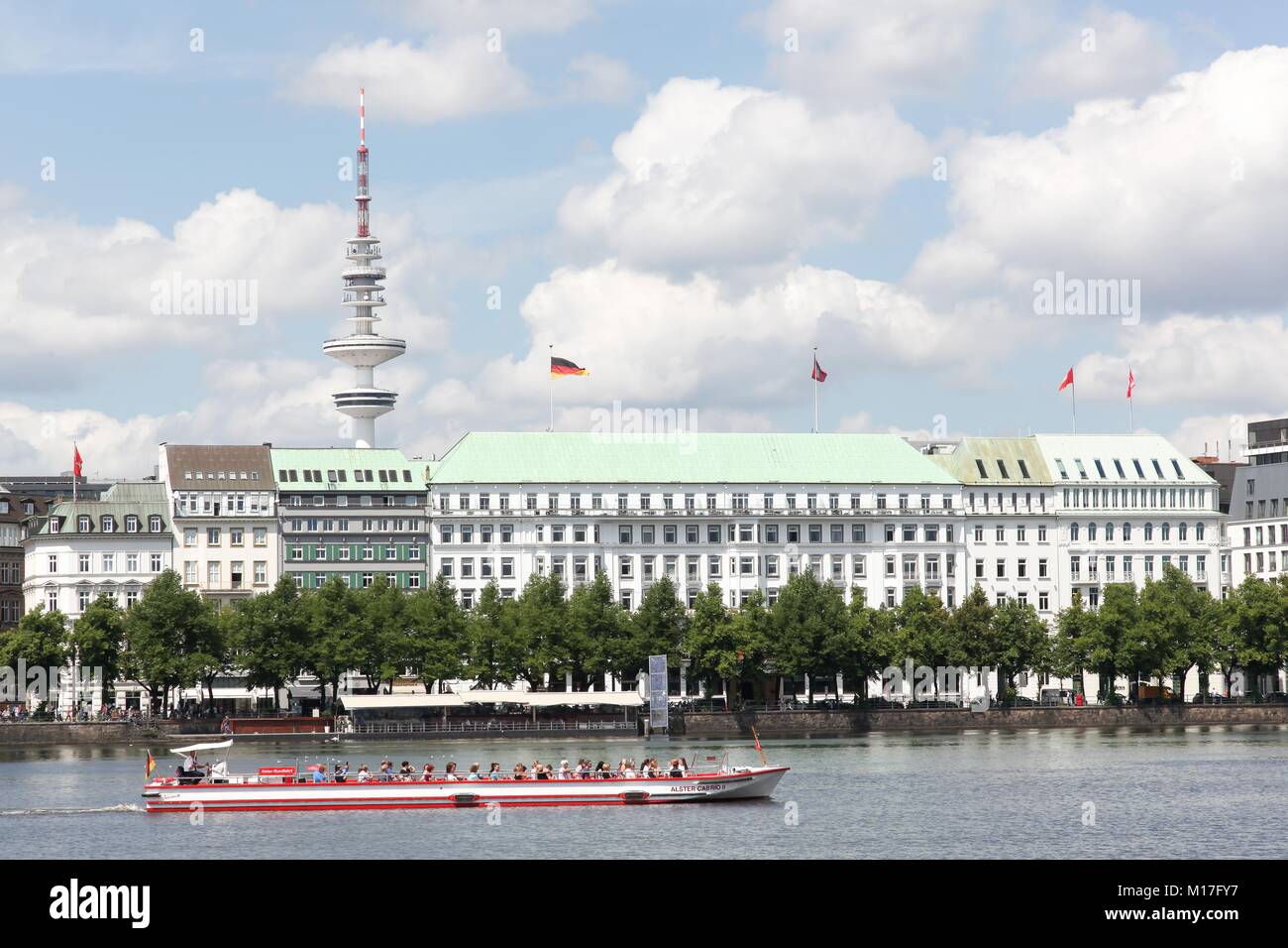 Hambourg, Allemagne - 21 juillet 2017 : lac Alster à Hambourg, Allemagne. Lac Alster est le plus grand de deux lacs artificiels Banque D'Images