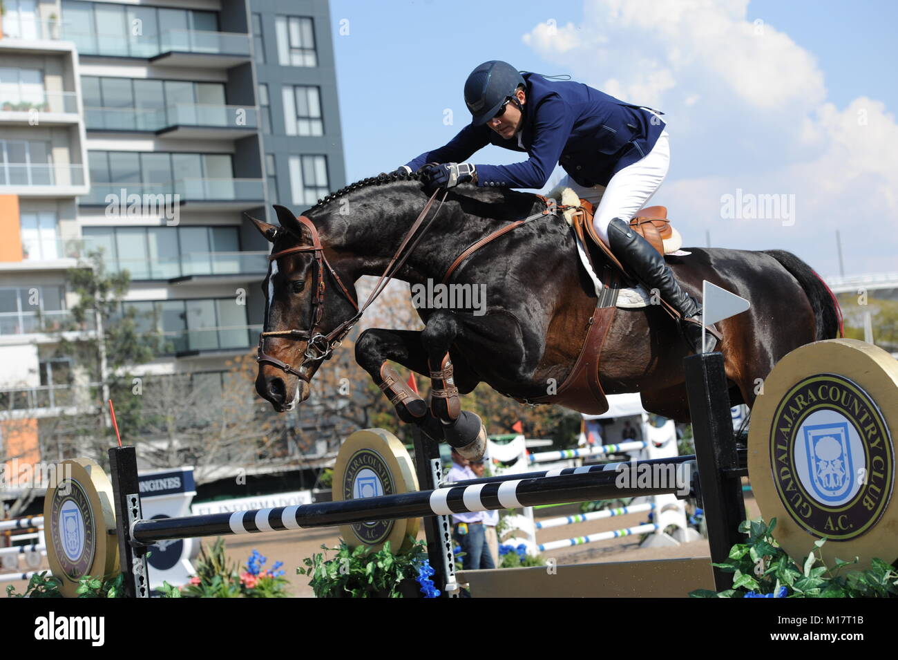 Guadalajara, Jalisco, Mexique. 27 janvier, 2018.CSI 4* Coupe du monde, Longines, Manuel Senderos (MEX) équitation. Lawitano Crédit : Peter Lewellyn/Alamy News Banque D'Images