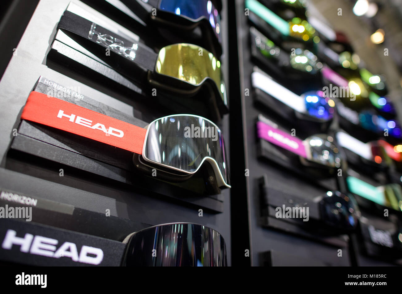 Munich, Allemagne. 28 janvier, 2018. Lunettes de neige à l'ISPO sport à Munich, Allemagne, 28 janvier 2018. Le salon ispo va de 28.01. jusqu'à 31.01.2018. Credit : Matthias Balk/dpa/Alamy Live News Banque D'Images
