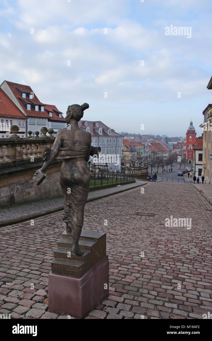 Duchesse Luise statue en vue de l'hôtel de ville de Gotha Banque D'Images