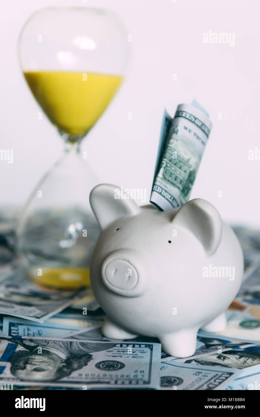 Piggy tirelire avec dollar cash Banque D'Images