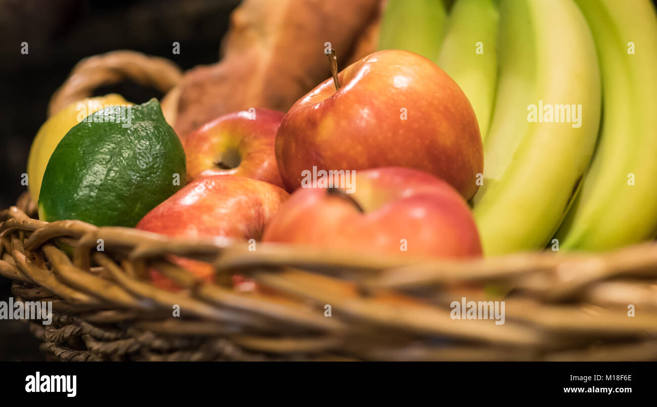 Panier de fruits - close up d'un côté Banque D'Images