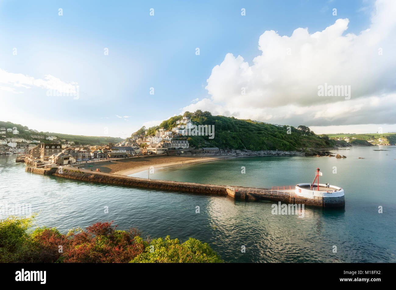 LOOE, CORNWALL - 06 JUIN 2009 : le quai de Banjo à la lumière du soir Banque D'Images