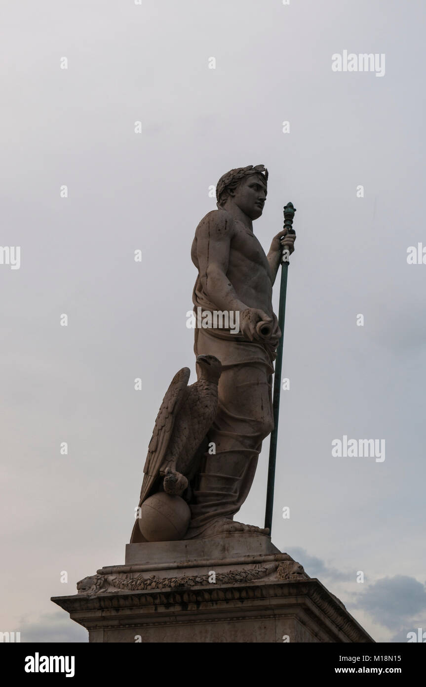 Corse : Monument à Napoléon Ier, la statue faite par le célèbre sculpteur florentin Lorenzo Bartolini, à la place Saint-Nicolas dans le centre de Bastia Banque D'Images