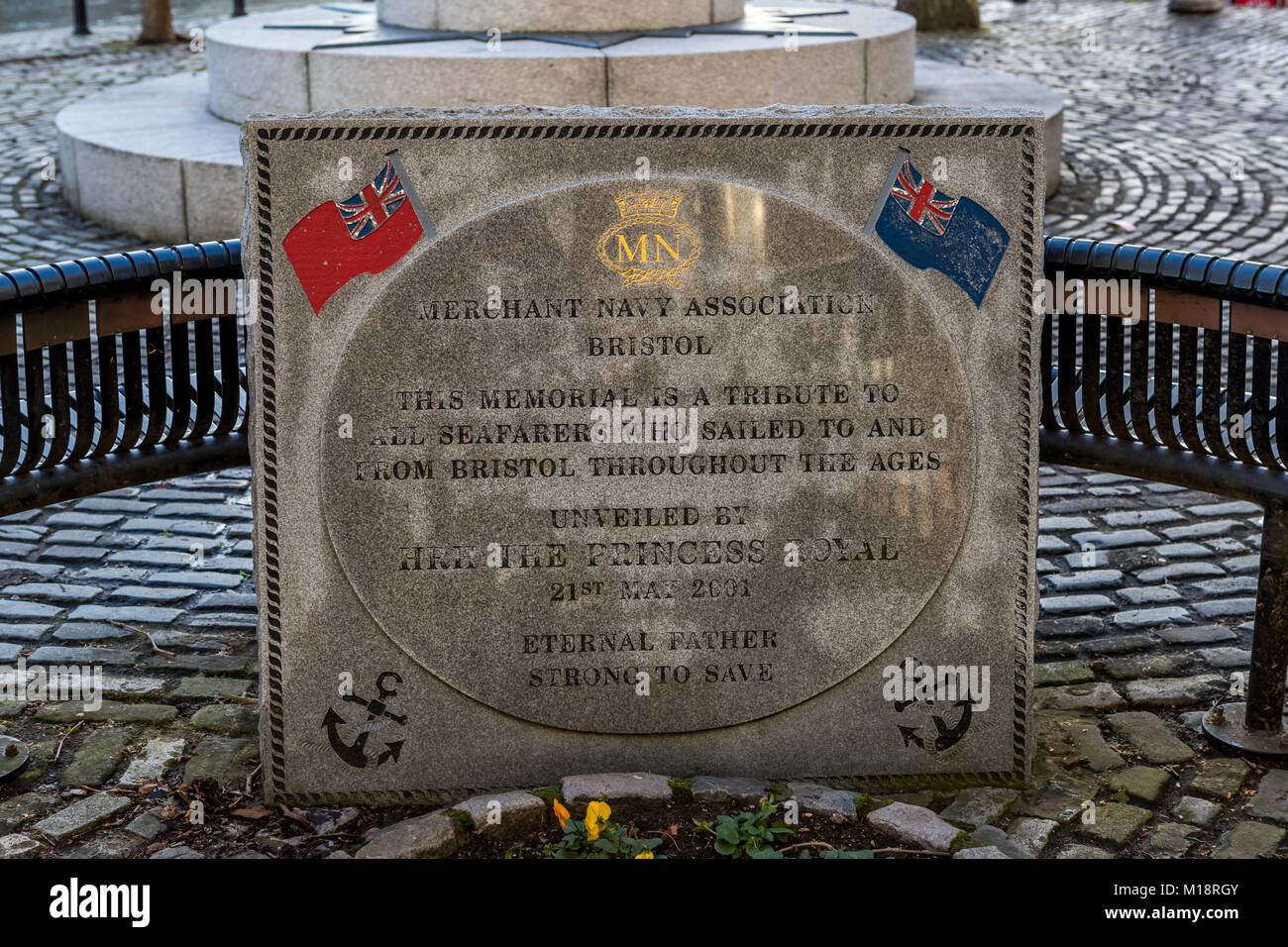 Mémorial et sièges de la Merchant Navy Association. Se souvenir des marins morts. Welsh Back, Bristol, Royaume-Uni. Banque D'Images