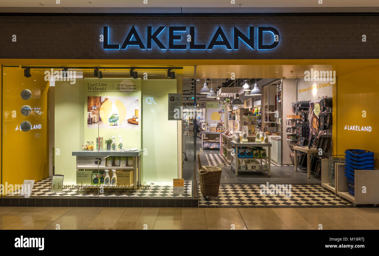 Lakeland ustensiles de cuisine/cuisson/accessoires/electricals  shop/l'entrée du magasin, dans le centre commercial Queensgate, ville de  Peterborough, Cambridgeshire, Angleterre, Royaume-Uni Photo Stock - Alamy