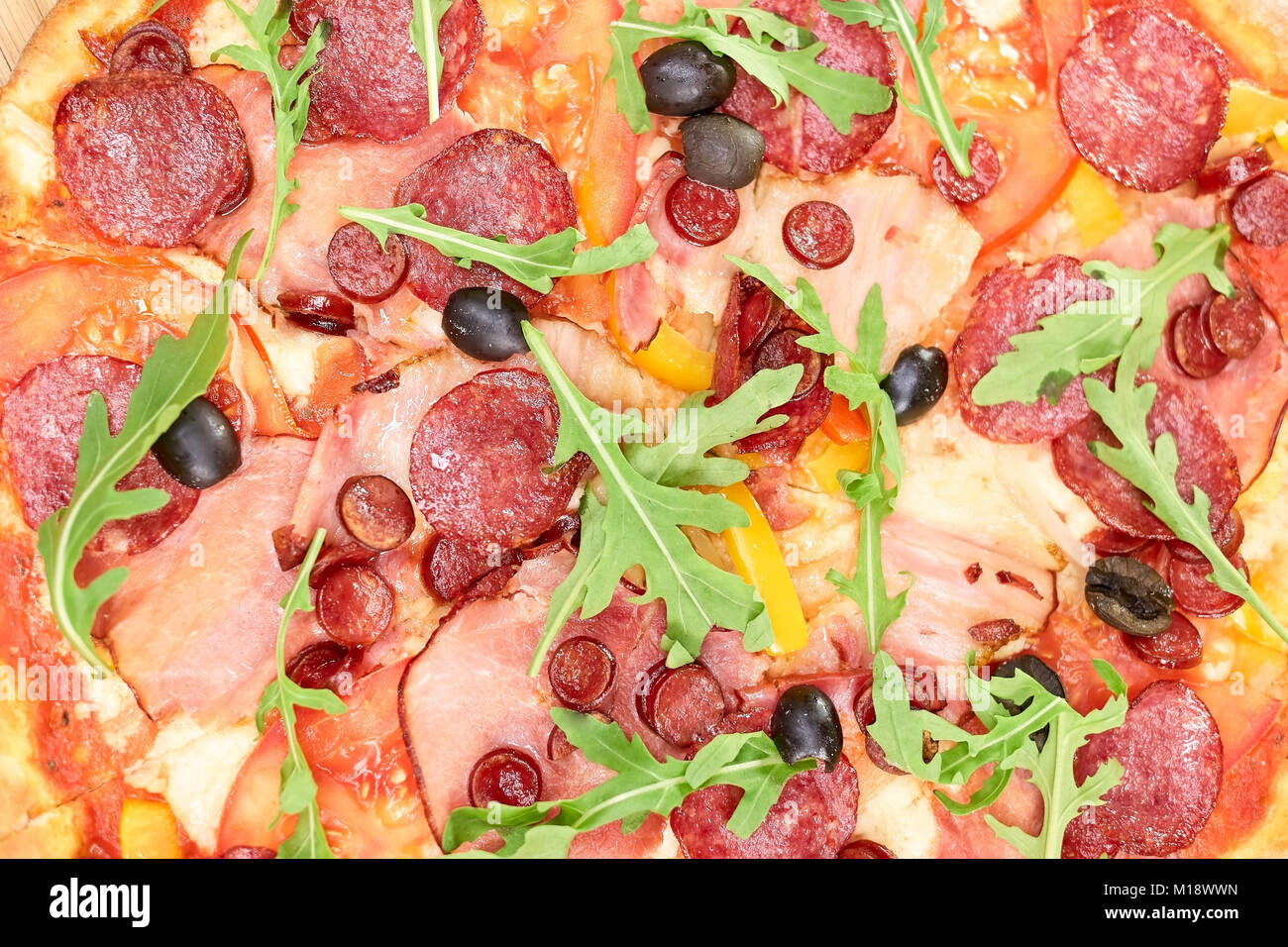 Pizza Salami de texture. Banque D'Images