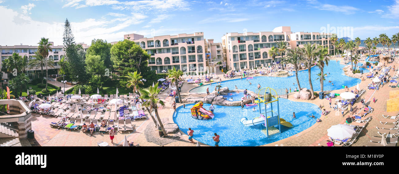 Septembre 6th, 2015, Alcudia, Mallorca, Spain - Alcudia pins, hotel sur la plage de Muro, le long de la Baie d'Alcúdia Banque D'Images