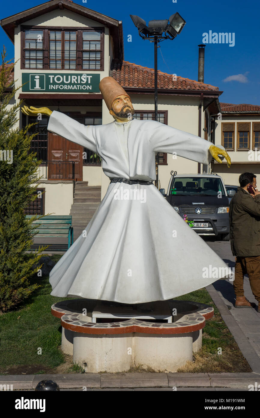 Konya, Turquie - Décembre 17, 2017 ; statue danseuse Derviche Banque D'Images