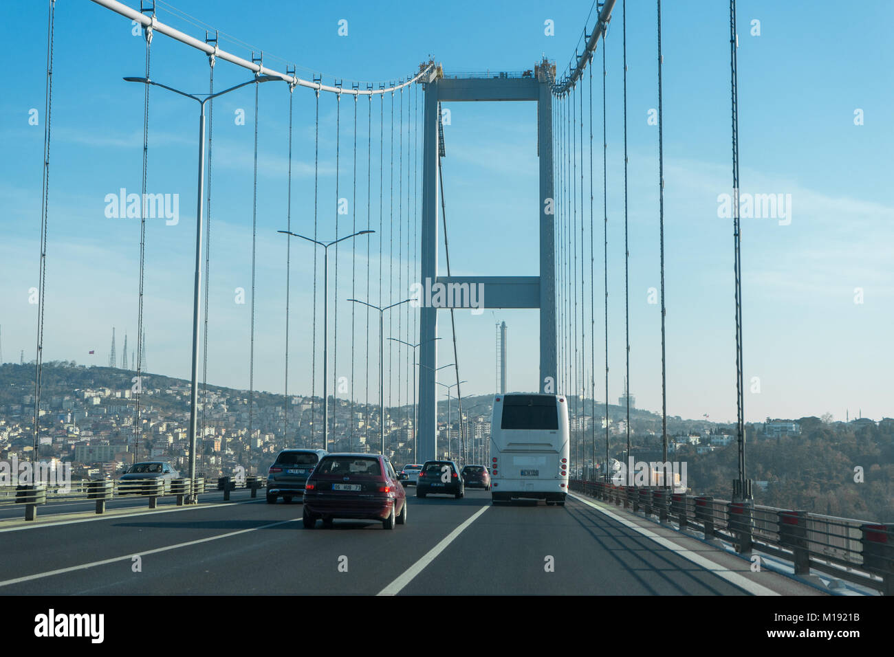 ISTANBUL, TURQUIE - le 13 décembre 2017 : pont du Bosphore à Istanbul, Turquie Banque D'Images