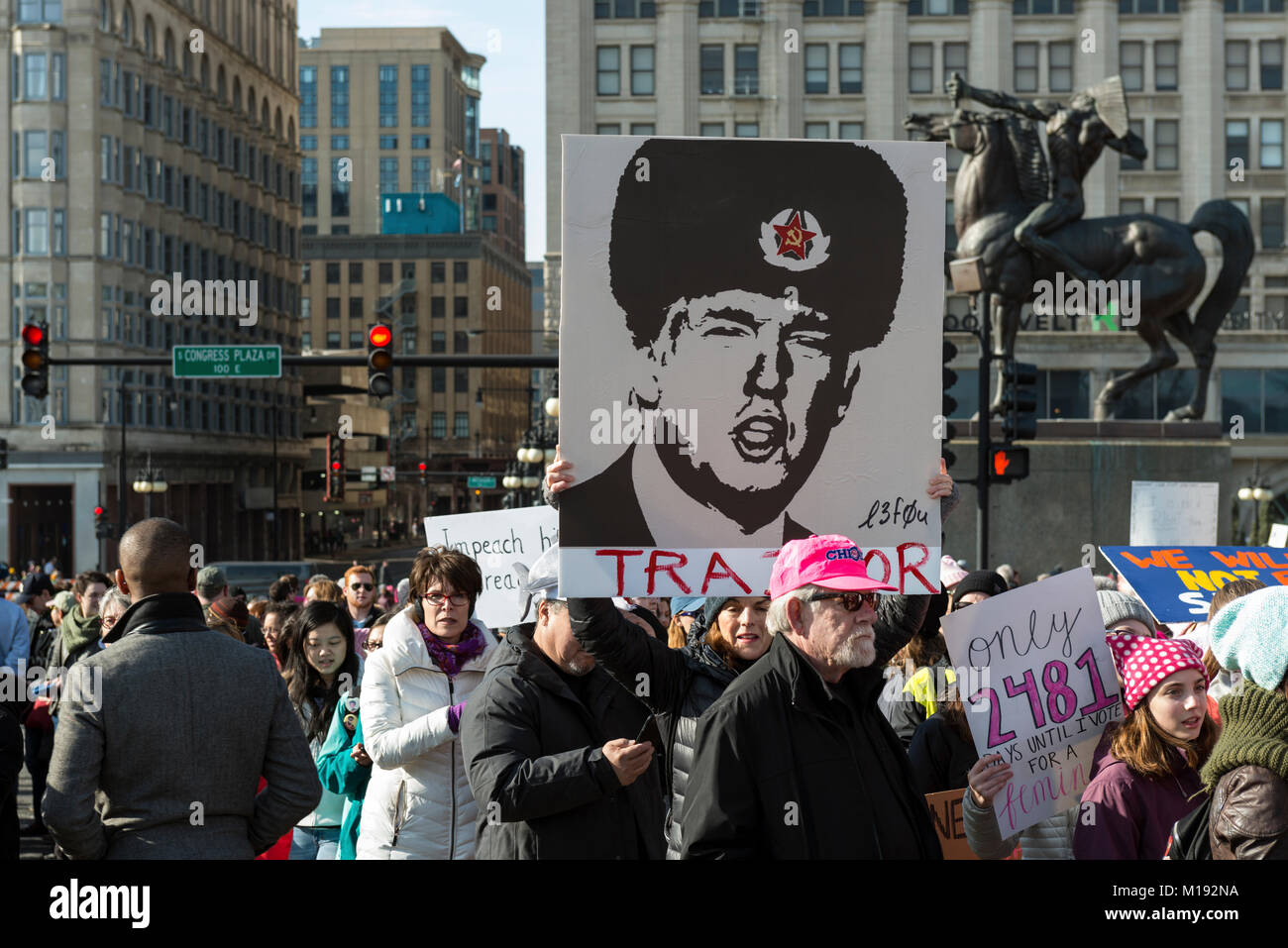 Chicago, IL - 20 janvier 2018 - Marche des femmes a réuni des personnes qui protestaient contre l'inégalité dans divers problèmes sociaux. Banque D'Images