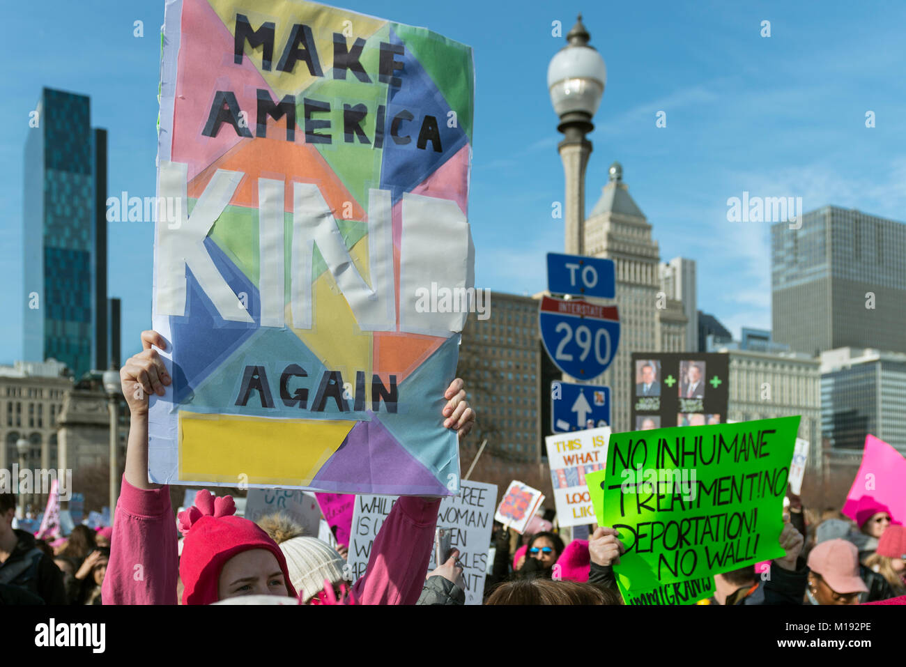 Chicago, IL - 20 janvier 2018 - Marche des femmes a réuni des personnes qui protestaient contre l'inégalité dans divers problèmes sociaux. Banque D'Images