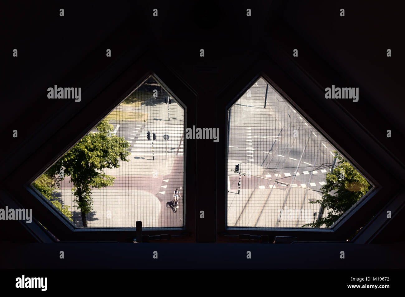 Windows' vue de la maisons cube de Rotterdam, Pays-Bas Banque D'Images