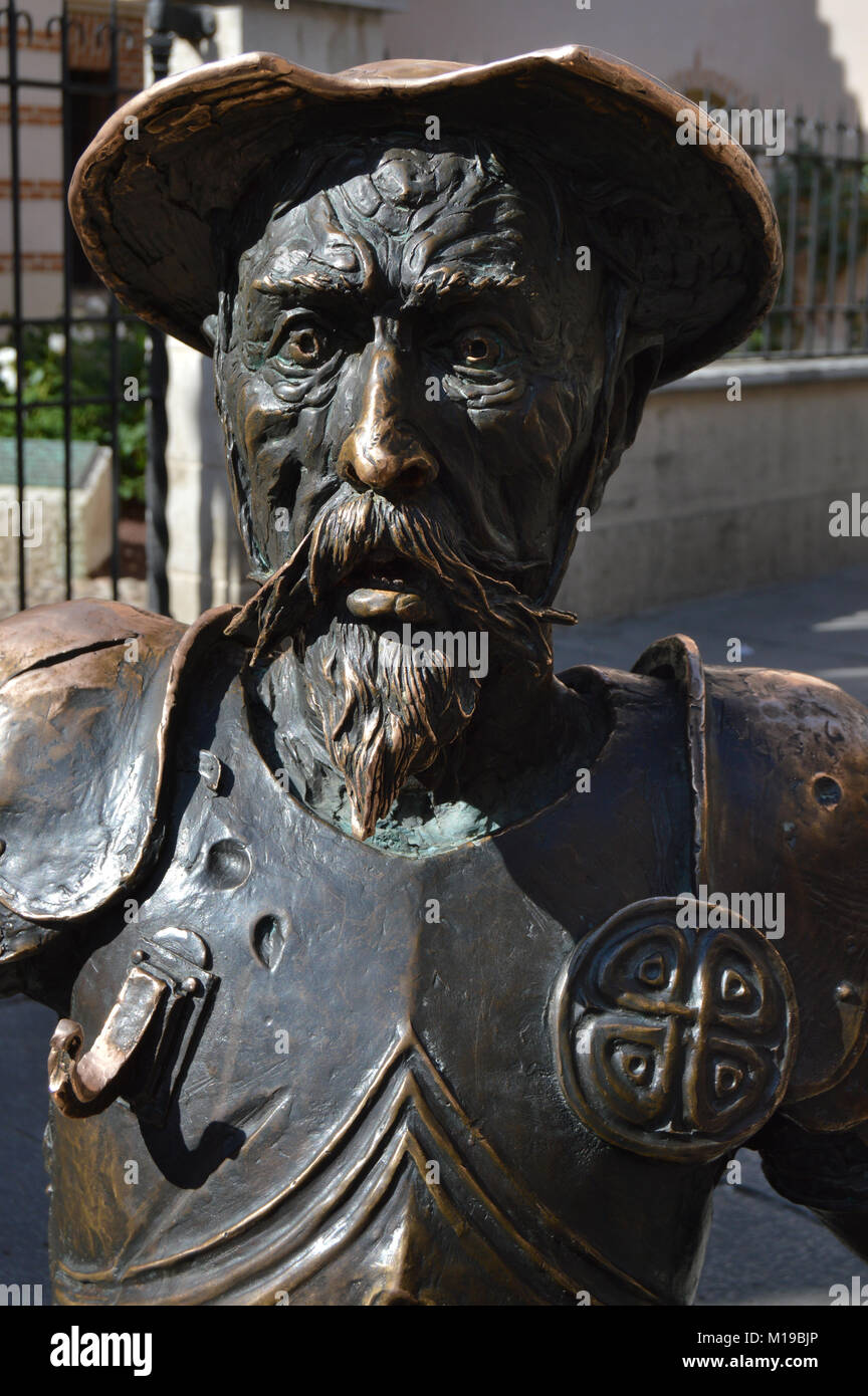 Sculpture en bronze avec le buste de Don Quichotte de la Manche Photo Stock  - Alamy