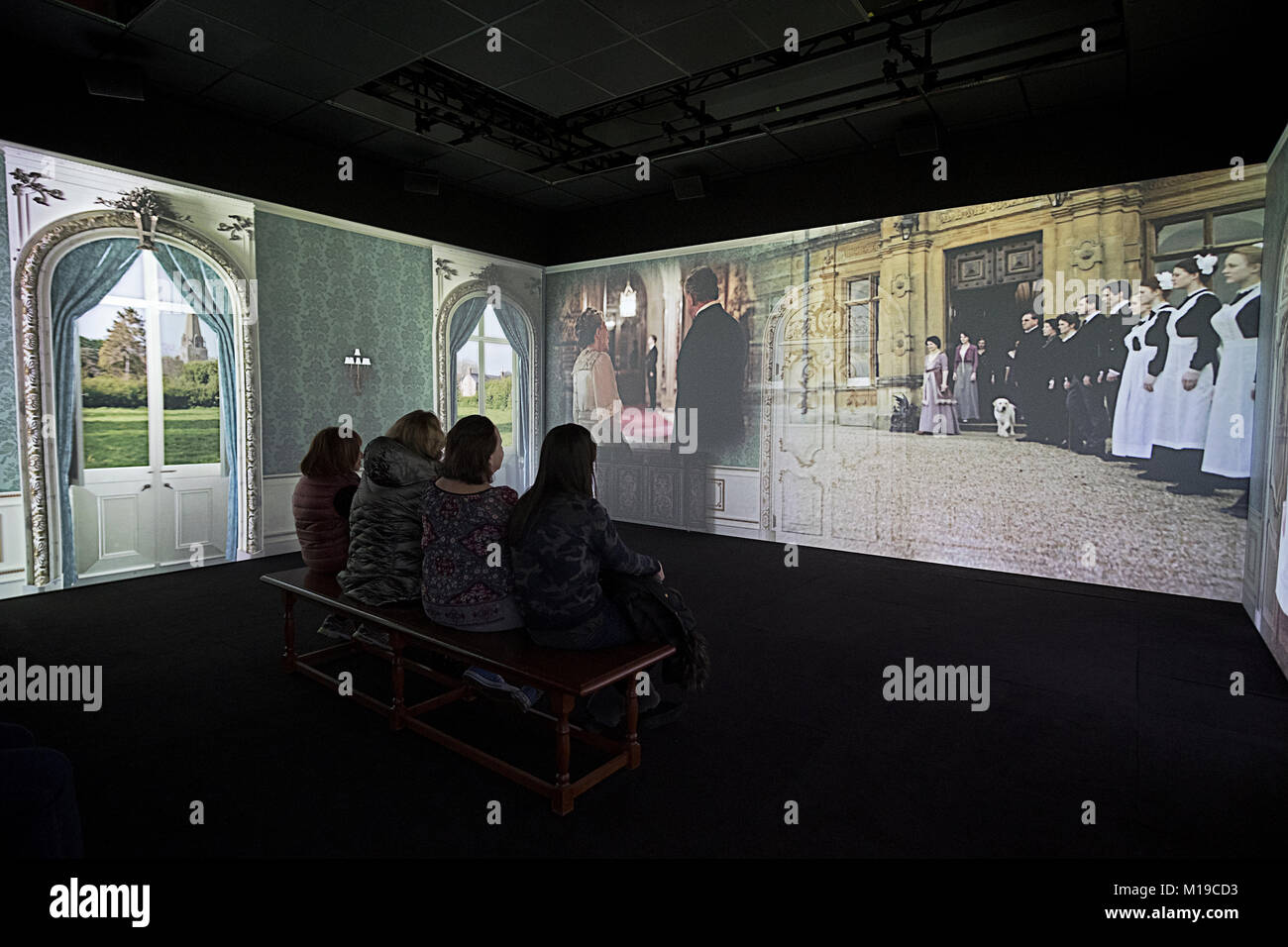 Un degré 270 video show illustrant la classe supérieure à Downton Abbey l'exposition sur West 57th Street à Manhattan, New York City. Banque D'Images