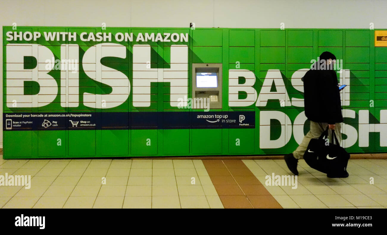 Amazon casier dans Hammersmith Broadway Shopping Centre - Bish, Bash, Dosh ! Banque D'Images