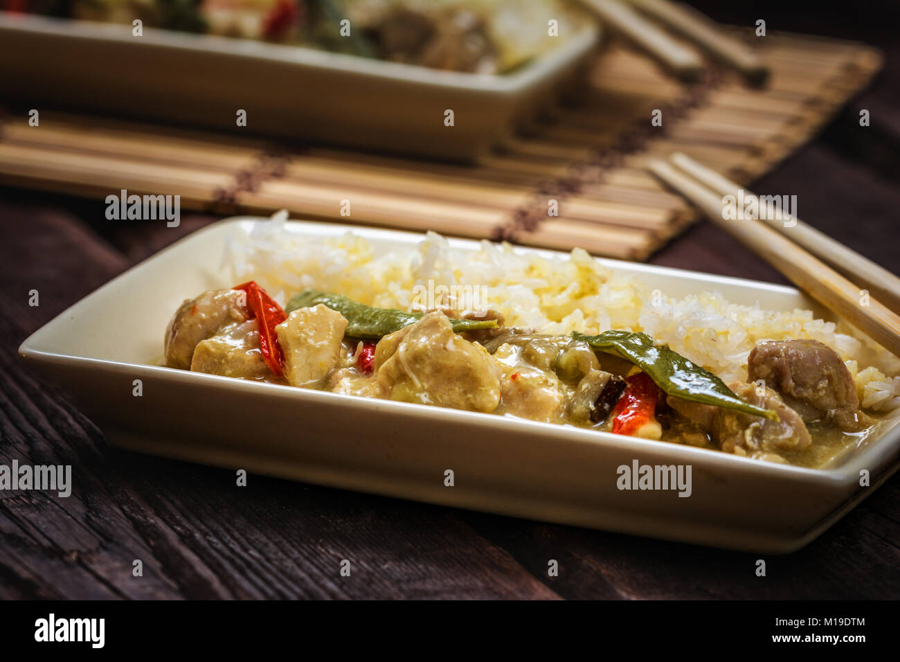 Poulet au curry vert avec les Indiens et les légumes et riz Banque D'Images
