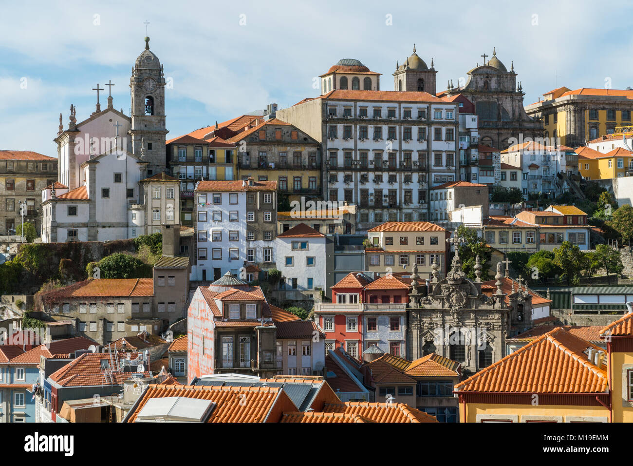 Panoramiс vue sur le vieux centre-ville et de tuiles rouges de Porto, Portugal Banque D'Images