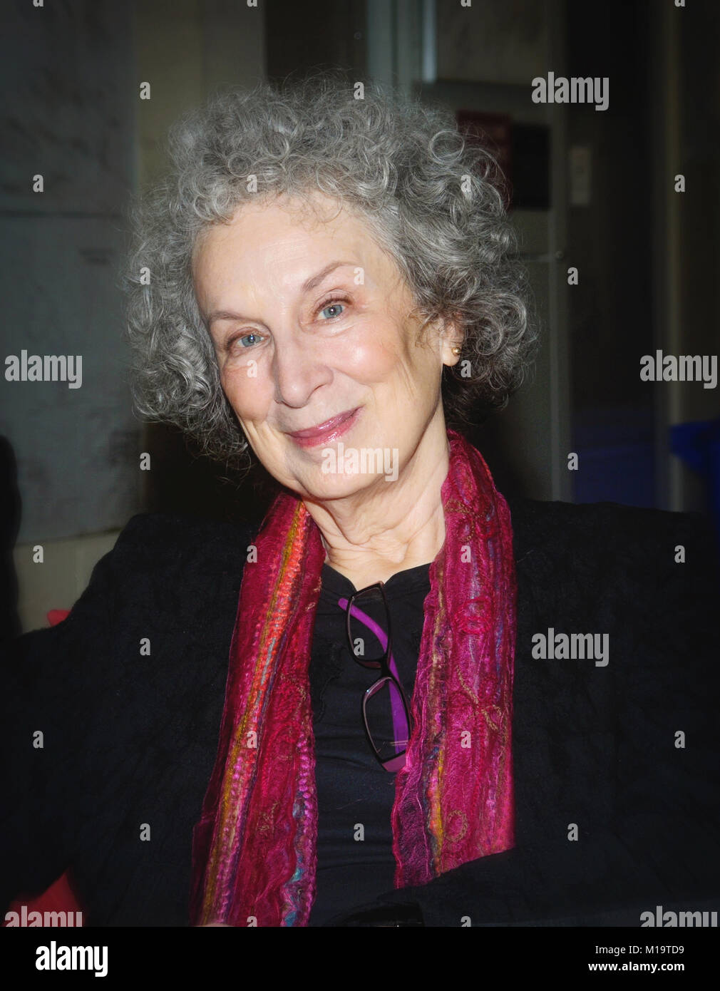 Burlington, ON, Canada. 16 janvier, 2018. 16 janvier 2018 - célèbre auteur Margaret Atwood fait face au féminisme un article d'opinion qu'elle a écrit, fait preuve de scepticisme sur le mouvement # MeToo. Photo : 2013, Royal Botanical Gardens, Burlington, Ontario, Canada. Crédit photo : Brant/Perniac Perniac AdMedia Crédit : Brant/AdMedia/ZUMA/Alamy Fil Live News Banque D'Images