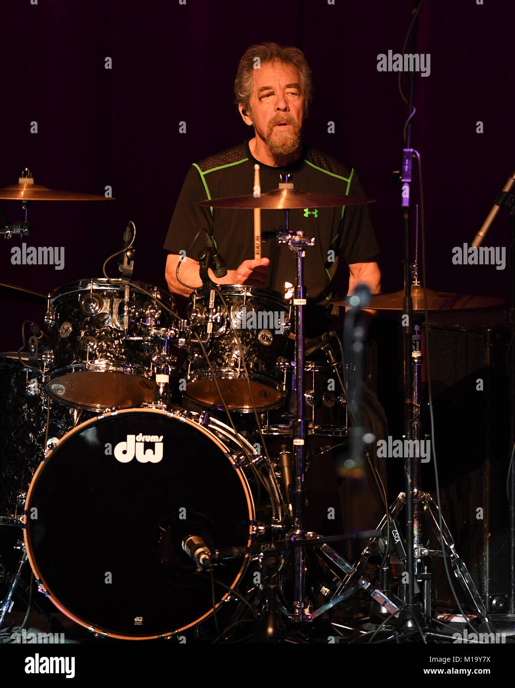 Coral Springs FL, USA. 28 janvier, 2018. Stu Cook et Doug Clifford de Creedence Clearwater Revisited effectuer à Coral Springs Centre pour les arts le 28 janvier 2018 à Coral Springs, en Floride. Credit : Mpi04/media/Alamy Punch Live News Banque D'Images