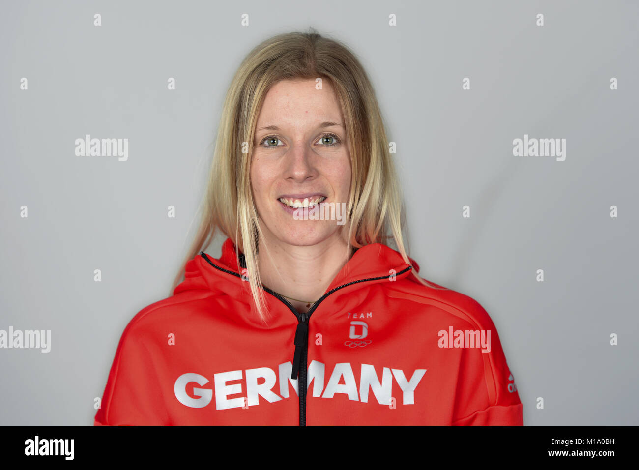 Roxanne Dufter pose à un photocall à l'occasion de la préparation des Jeux Olympiques d'hiver de Pyeongchang au Postpalast à Munich, prises le 11/01/18 dans le monde d'utilisation | Banque D'Images