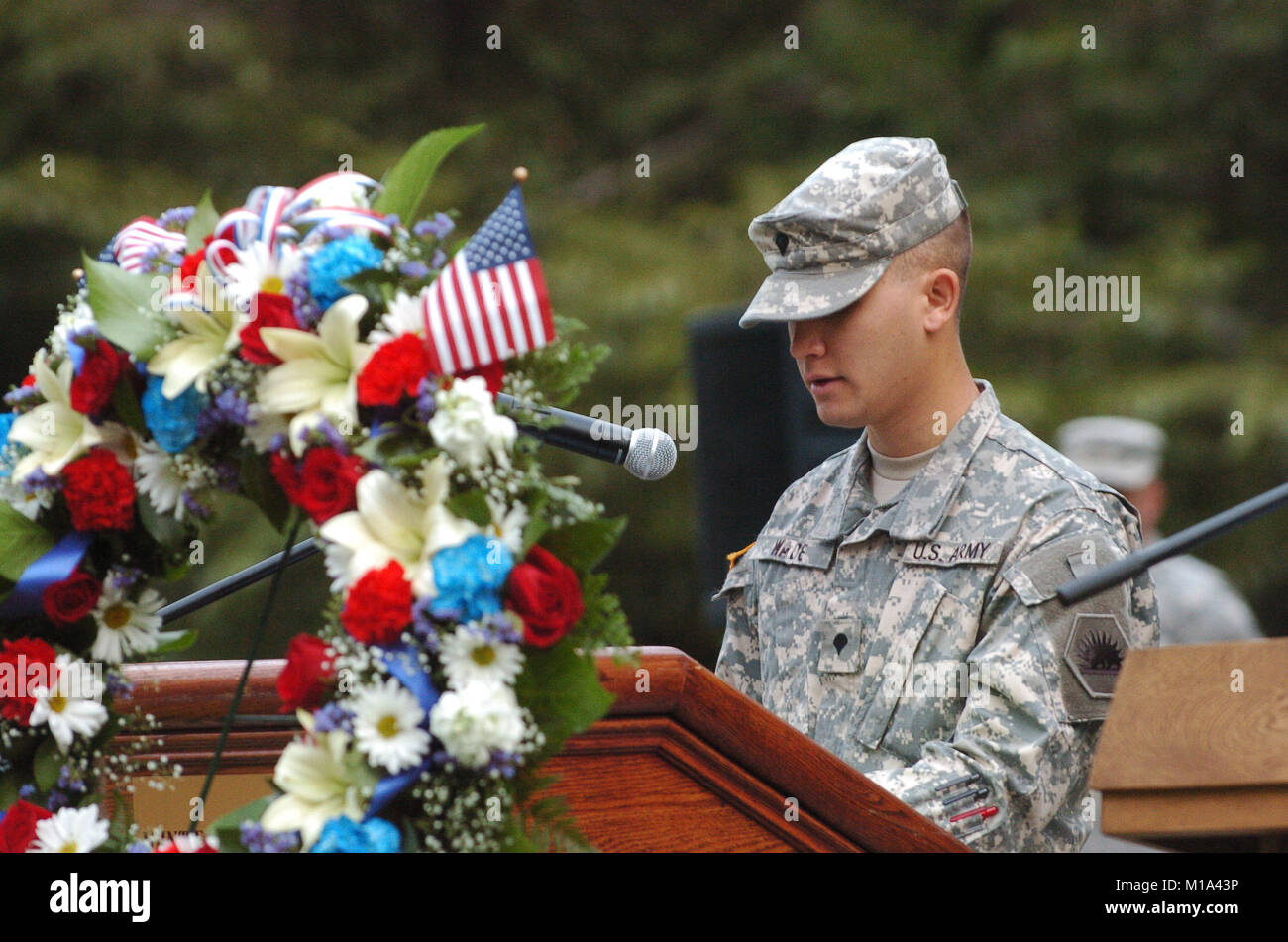 La Garde californienne organise un service commémoratif au Capitole de l'État pour honorer le dixième anniversaire des attentats du 11 septembre, avec des spécialistes des opérations lisant les noms des victimes et reconnaissant les contributions et les sacrifices des membres du service. Banque D'Images