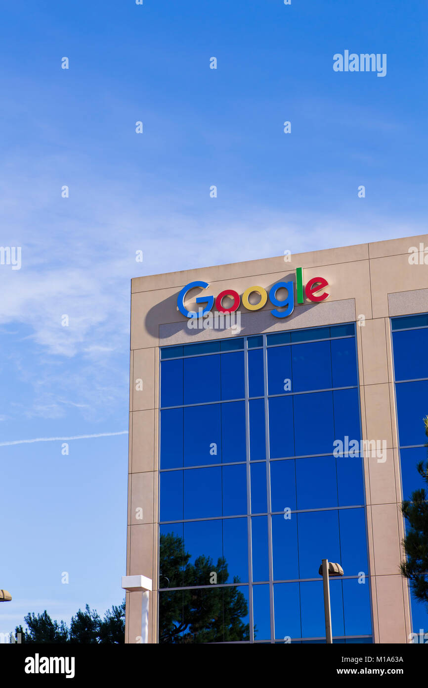 Google signe et logo sur son bâtiment du centre de Google à Irvine en Californie USA Banque D'Images