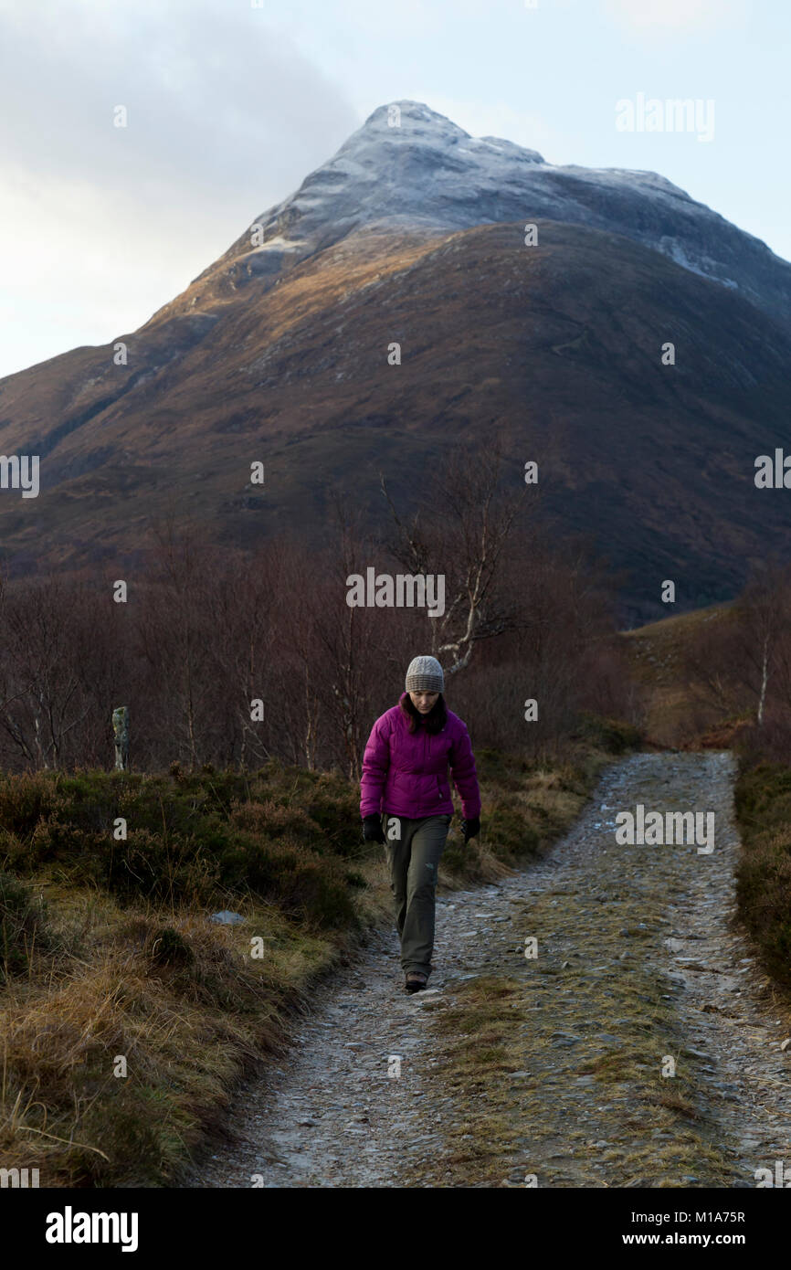 Female hiker on West Highland Way Banque D'Images