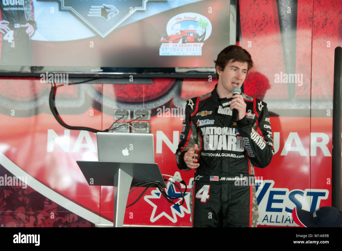 Panther Racing et JR Hildebrand hôtes voitures notre garde pendant le Grand Prix de Long Beach, le 21 avril 2013. Les employeurs ont été invités à entendre "la feuille de route pour aider" présentation pour aider à mettre fin au chômage parmi les soldats de la Garde nationale et leur r conjoints. Le major-général David S. Baldwin, l'adjudant général, en Californie, du Département militaire ont participé au programme pour aider à renseigner les employeurs sur la nécessité de maintenir nos soldats citoyens employés dans la Californie. Www.roadmaptohelp.com http://www.roadmaptohelp.com Check out ( ) pour plus d'informations. (Photo de la Garde nationale aérienne/Master Sgt. Julie Avey) Banque D'Images