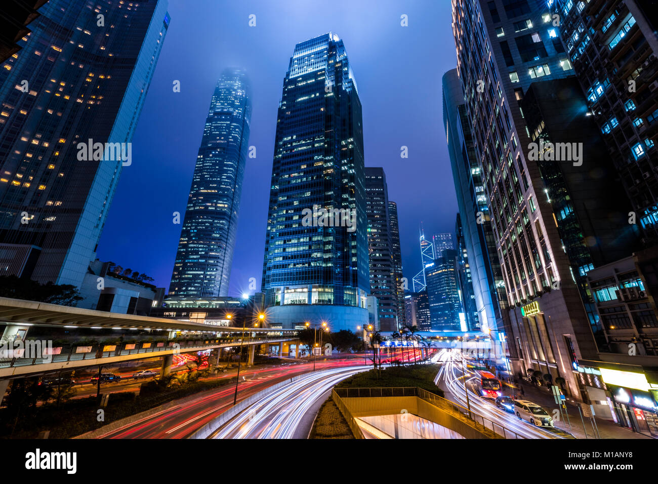 Quartier Central des affaires de Hong Kong dans la nuit avec un léger Banque D'Images