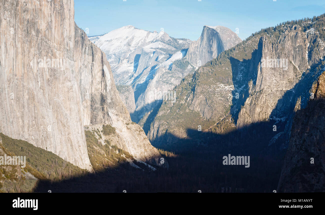 Demi Dôme et la vallée glaciaire de Yosemite Banque D'Images