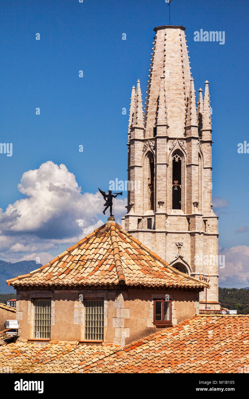 Le clocher de Sant Feliu Collégiale, Gérone, Catalogne, Espagne. Banque D'Images