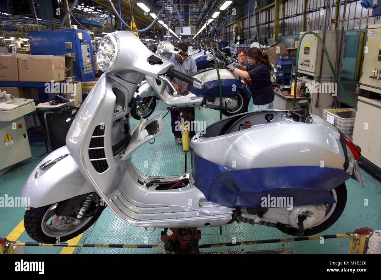 La production de l'usine Piaggio, motos et scooters, Pontedera, Pise, Italie © Riccardo Squillantini/Sintesi/Alamy Stock Photo Banque D'Images