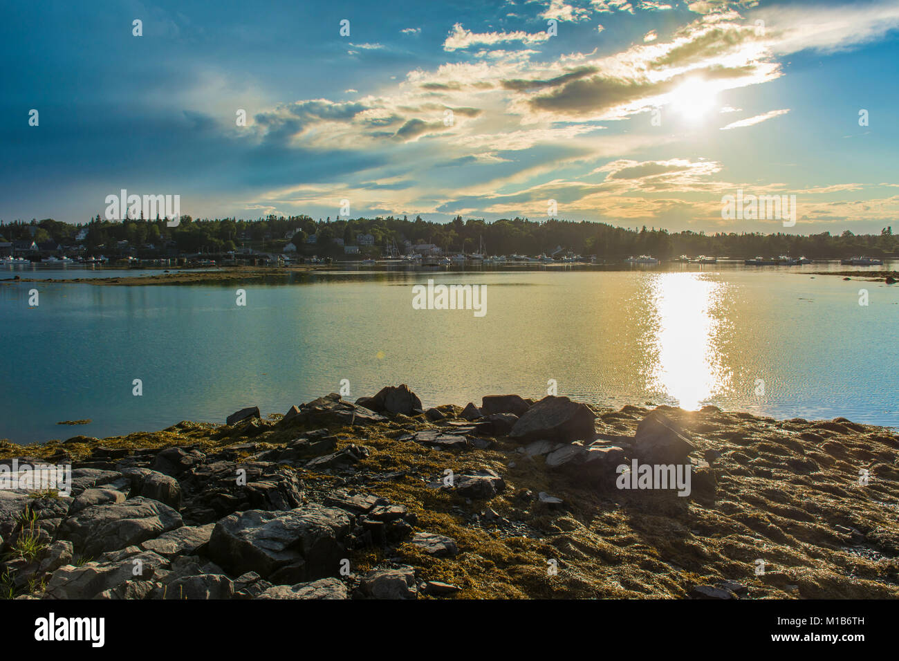 De soleil colorés dans Bass Harbor, Maine, USA Banque D'Images