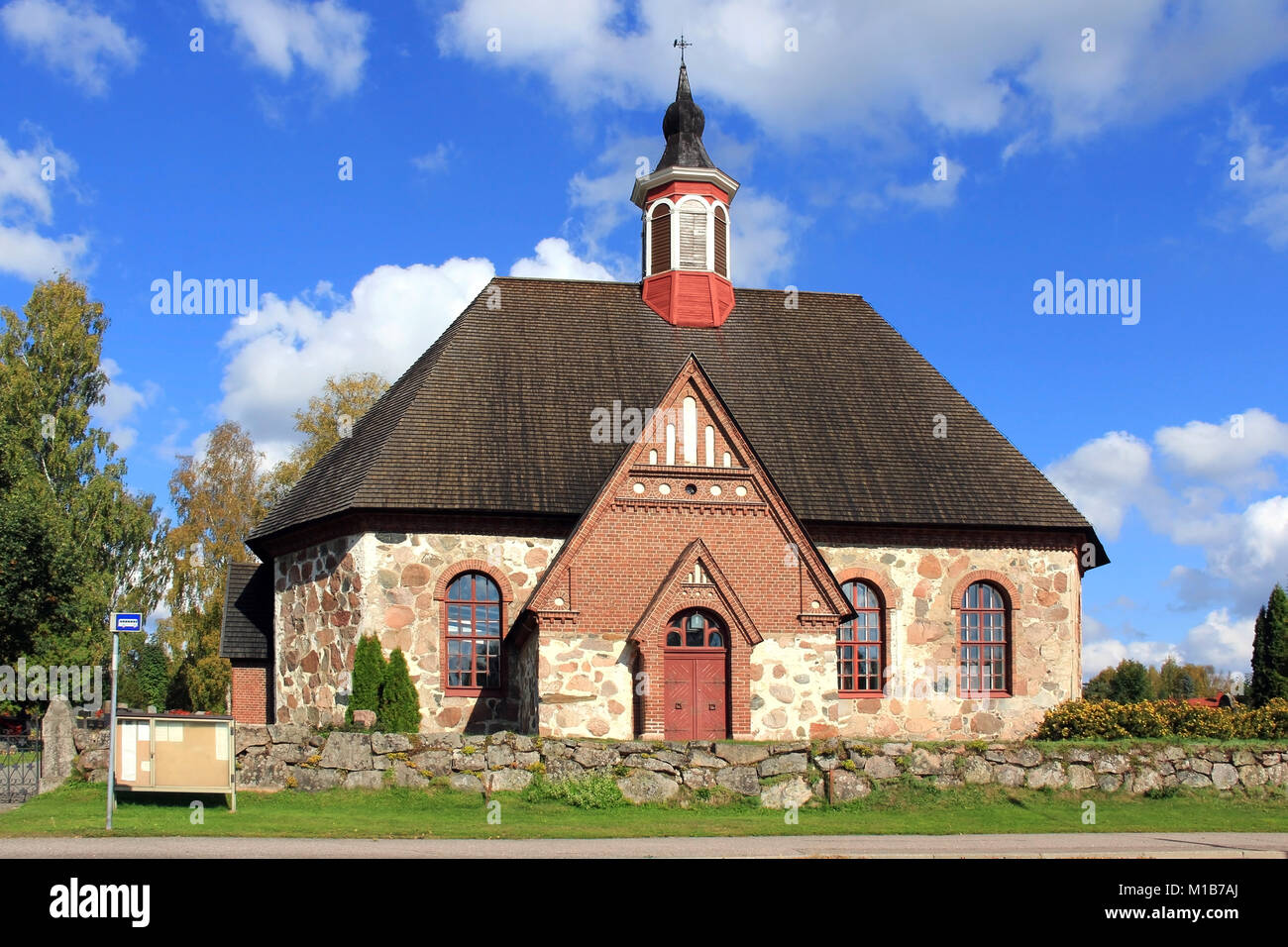 La fin de l'église médiévale de St James, Renko, Finlande. C'est la seule église finlandais avec un clocher octogonal à l'extérieur. Banque D'Images
