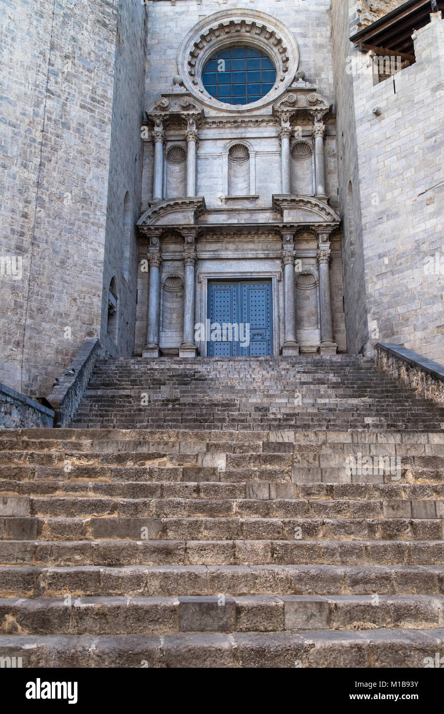 Façade baroque de la Basilique St Félix à Gérone, Catalogne. Banque D'Images