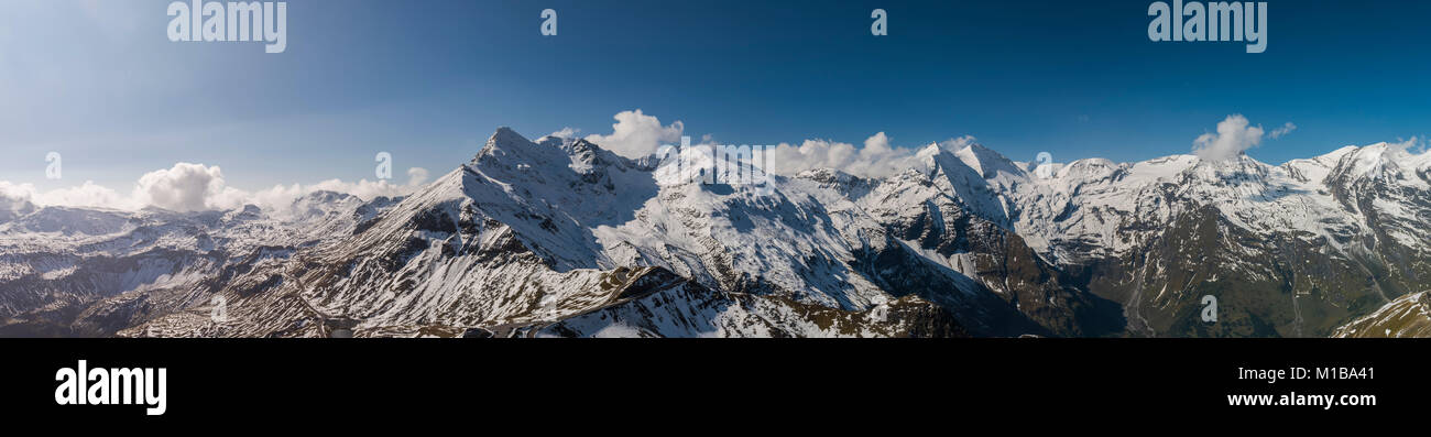 Le massif montagneux du Grossglockner à l'Alpen Hochstrasse, dans la province de Salzbourg, Autriche Banque D'Images Le massif montagneux du Grossglockner à l'Alpen Hochstrasse, dans la province de Salzbourg, Autriche Banque D'Images