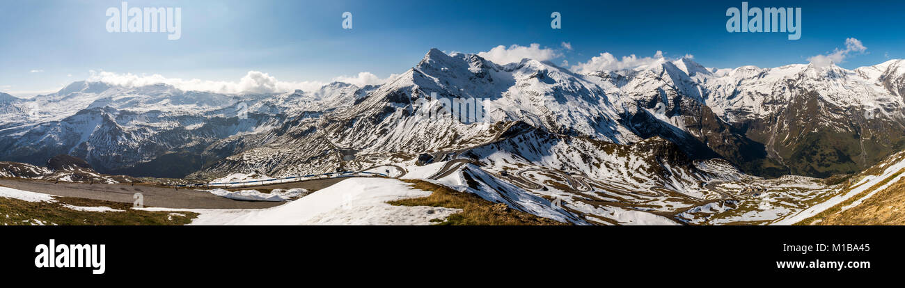 Le massif montagneux du Grossglockner à l'Alpen Hochstrasse, dans la province de Salzbourg, Autriche Banque D'Images Le massif montagneux du Grossglockner à l'Alpen Hochstrasse, dans la province de Salzbourg, Autriche Banque D'Images