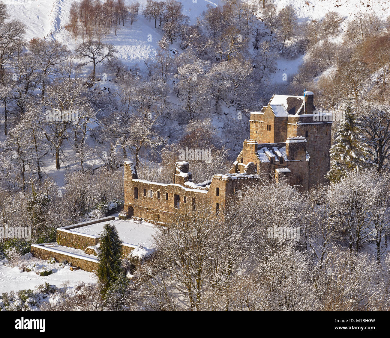 Castle Campbell, Dollar, Clackmannanshire, en Écosse. En hiver la neige, également connu sous le nom de Castle Doom Banque D'Images
